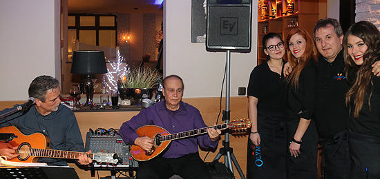 ab und zu gibt es auch griechische Live Musik (©Foto: Martin Schmitz)